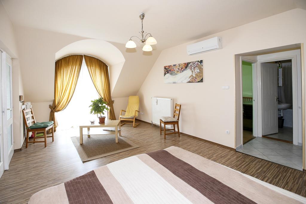 Koerteszirom Apartman Eger Exterior photo